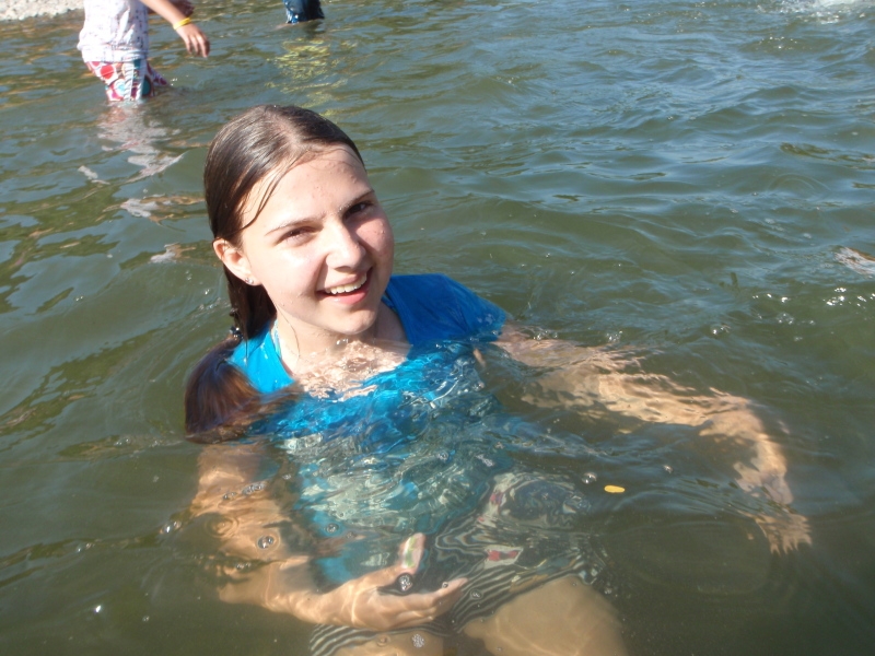 Village Camps International Summer Camp Ard&egrave;che, France 2019-07-26 https://www.villagecamps.com/journals_admin/images/78-34-Vika in the water.jpg
